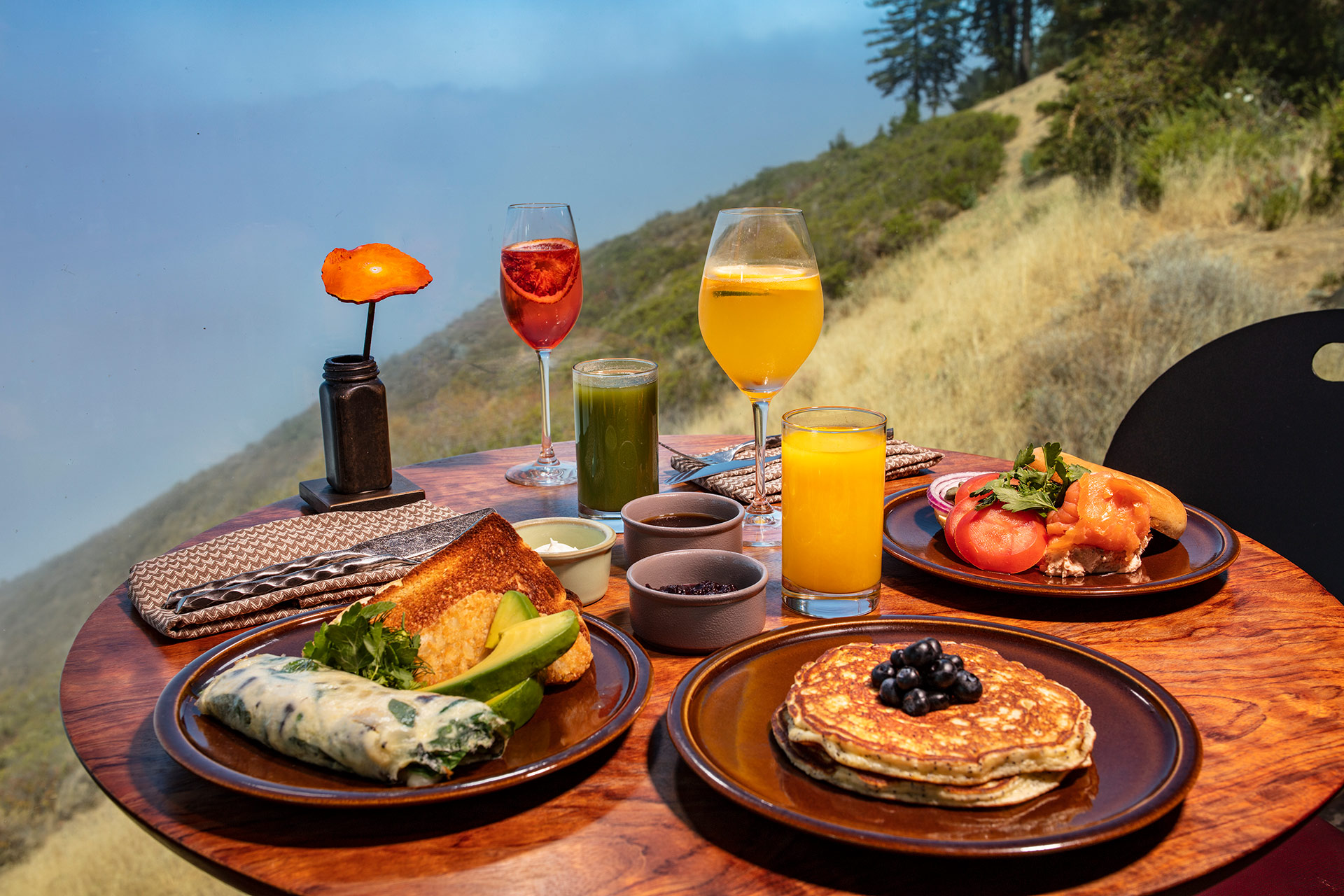 Breakfast with an ocean view at Sierra Mar restaurant in Big Sur, California